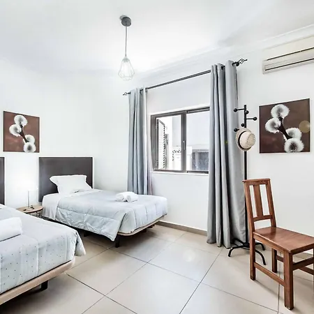 Lela Gale (Albufeira)